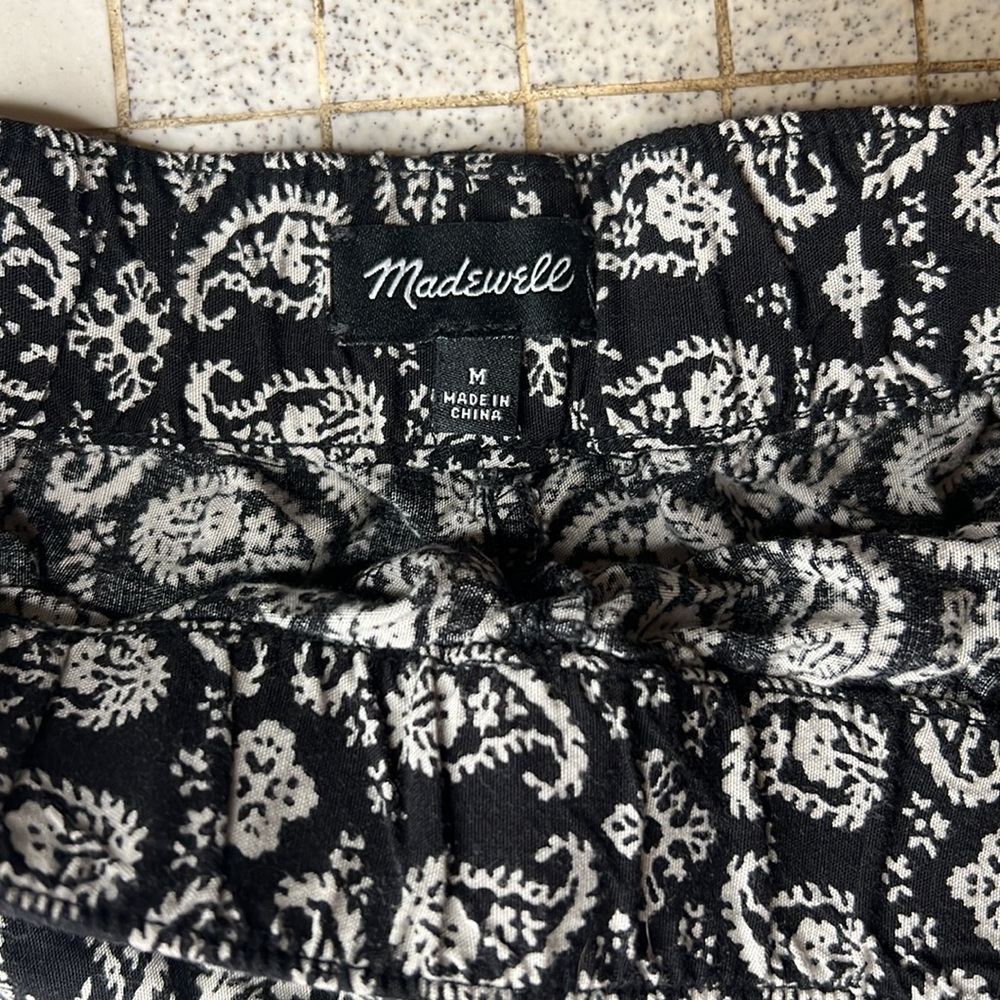 Beach shorts - Picture 2 of 3